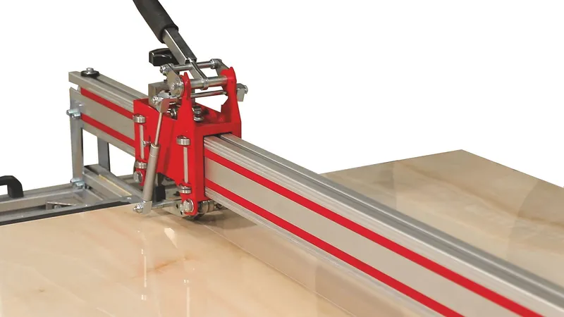 GiantCut 2600 mm und 2 Auflagetischen für Plattenstärken bis 1 cm 2