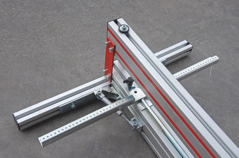 GiantCut 3000 mm mit Laser und 2 Auflagetischen für Plattenstärken bis 1 cm 0