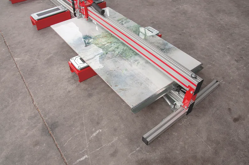 GiantCut 2600 mm und 2 Auflagetischen für Plattenstärken bis 1 cm 3