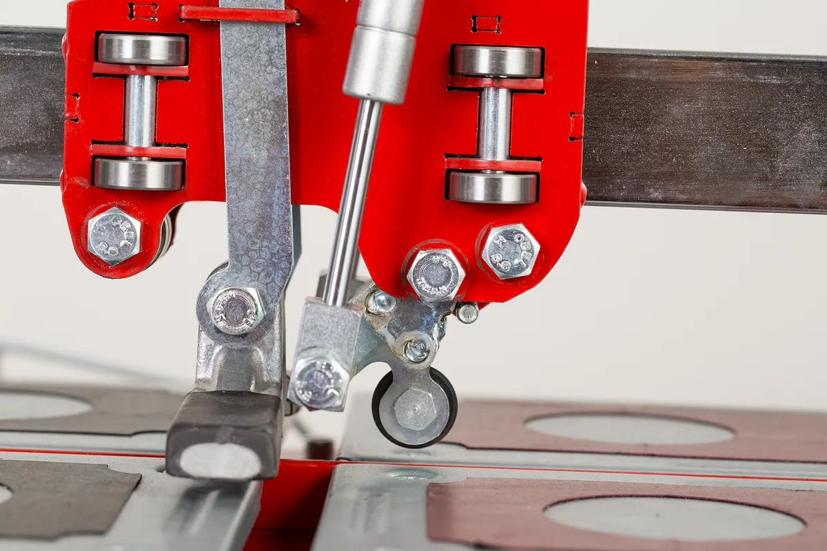 Fliesenschneider GigaCut Plus 935 mm höhenverstellbar mit Beinen, Laser, Stoßdämpfer 3