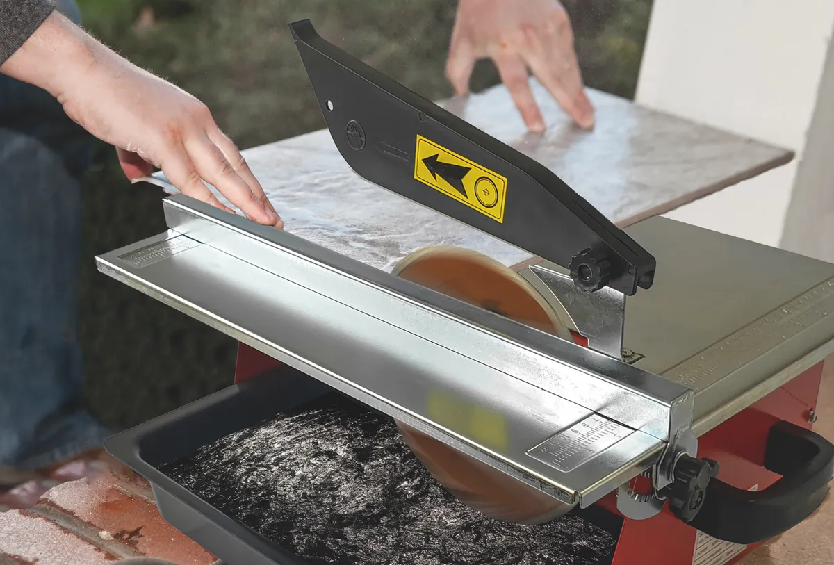 Elektrischer Nass-Schneider TopCut 180 mit 180 mm Diamantblatt für Feinsteinzeug 1